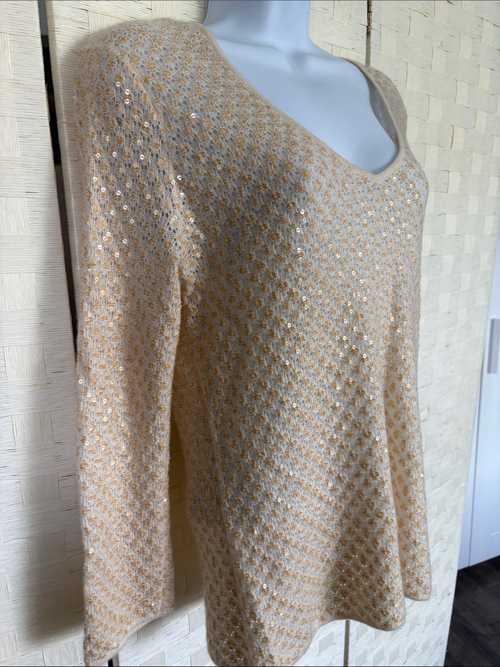 I. Magnin 100% Cashmere Sequin Sweater Size M Gold  V Neck Sparkly Women’s